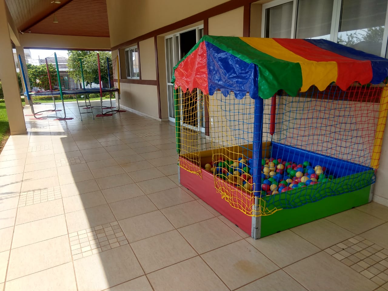 Cama Elastica e Piscina de Bolinha